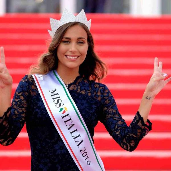 Ex Miss Italia neomamma: fiocco azzurro per Rachele Risaliti compagna di Gaetano Castrovilli