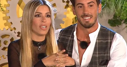 Oriana Marzoli e Daniele Dal Moro bacio al GF VIP di notte | Video