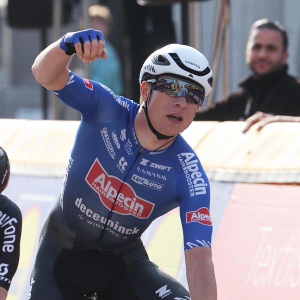 Tour de France 2023, la prima volata è di Jasper Philipsen: l’ordine di arrivo