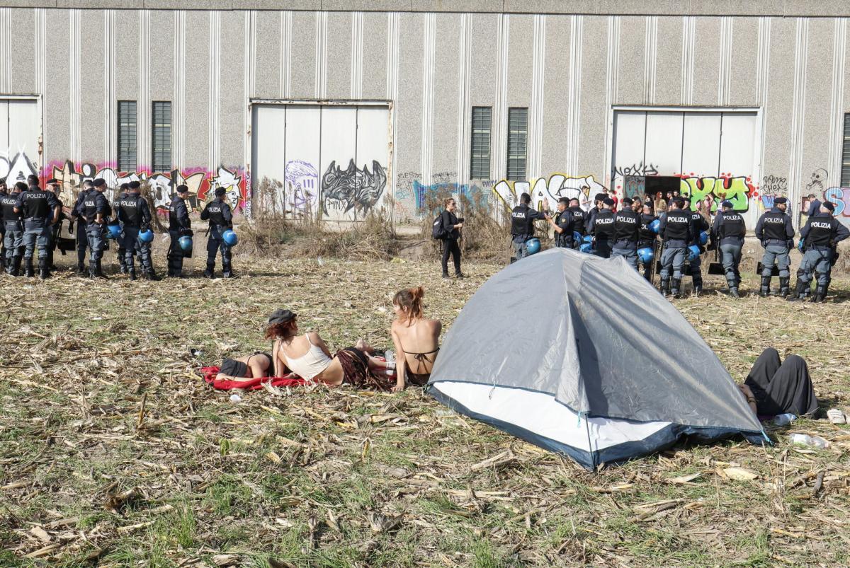 Roma, rave non autorizzato in pieno centro. Momenti di tensione con…