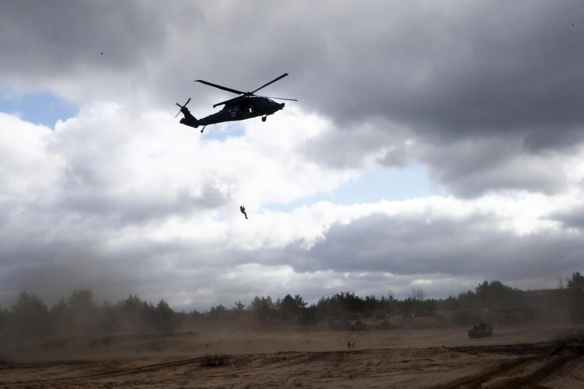 Stati Uniti, schianto tra due elicotteri Black Hawk durante l’addes…