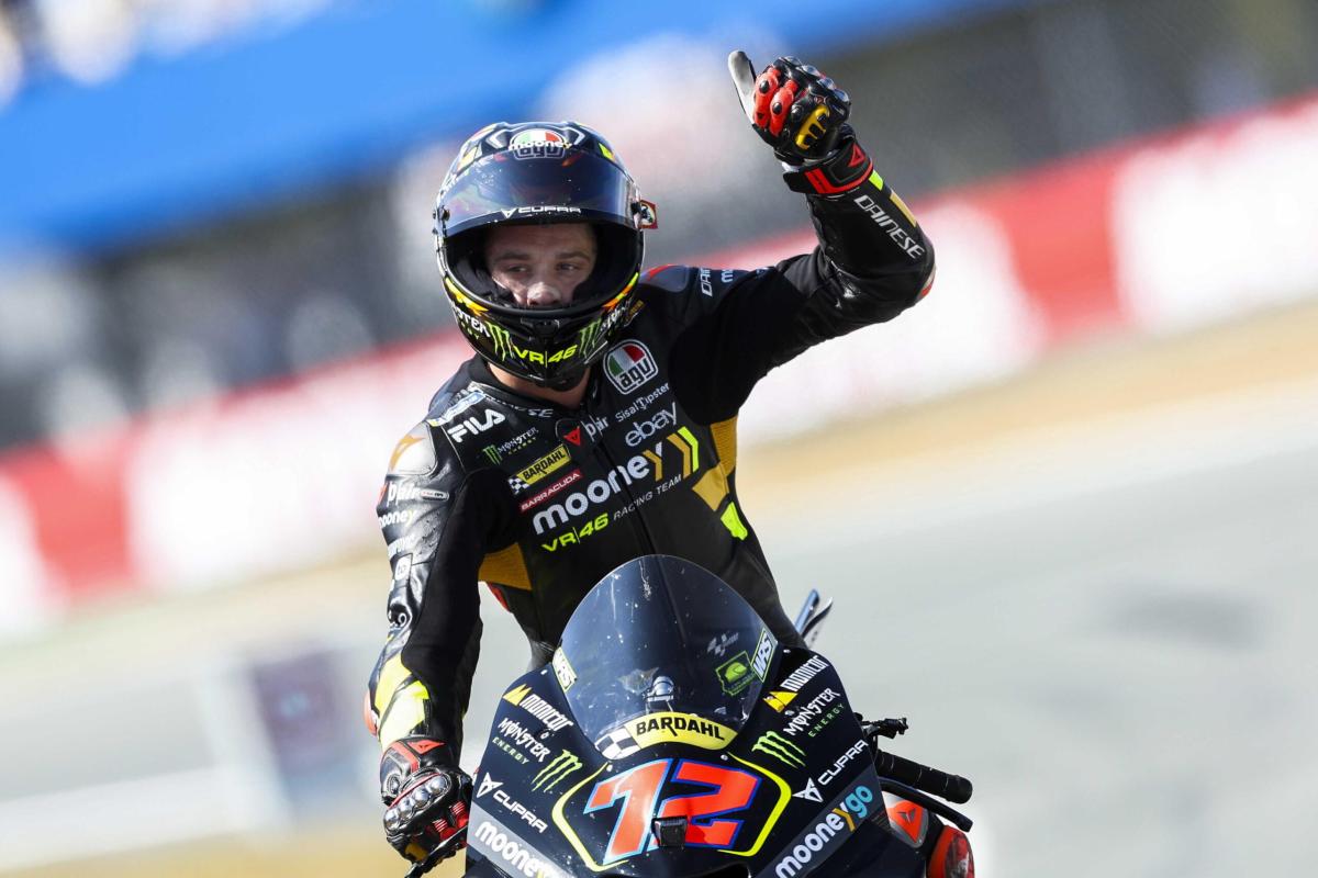 MotoGP, pole per Bezzecchi al GP di Silverstone. Bagnaia cade e chi…