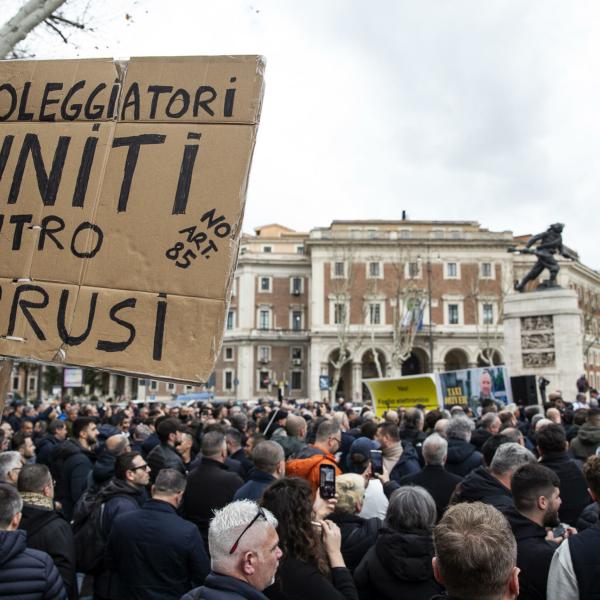 Protesta degli Ncc a Roma, Artusa (Sistema Trasporti): “Il ministro Salvini spieghi perché vuole tracciare i nostri passeggeri. Basta norme scritte dai tassisti”