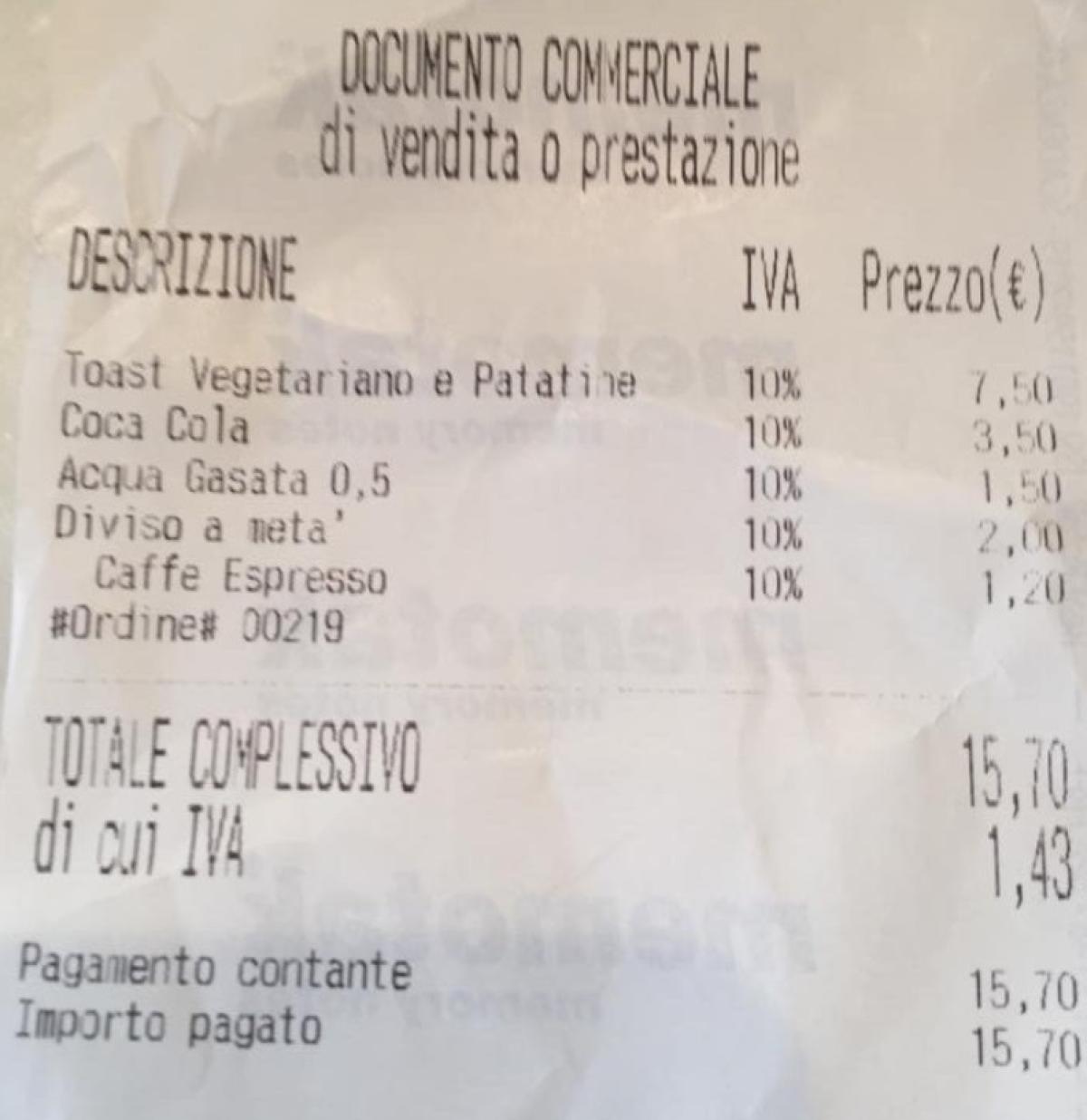 Due euro per smezzare un toast, “servizio” di lusso sul Lago di Com…