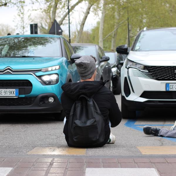 Eco vandali: l’intervista ad un’attivista di Ultima Generazione: “Il clima non si ferma”| ESCLUSIVA