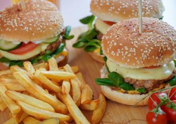 Il cibo del fast food crea davvero dipendenza? Ecco verità e miti su questo cibo