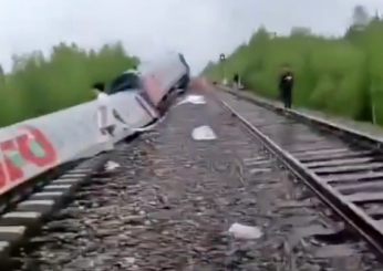 Russia, deragliamento di un treno nella Repubblica di Komi: ci sono diversi feriti | VIDEO