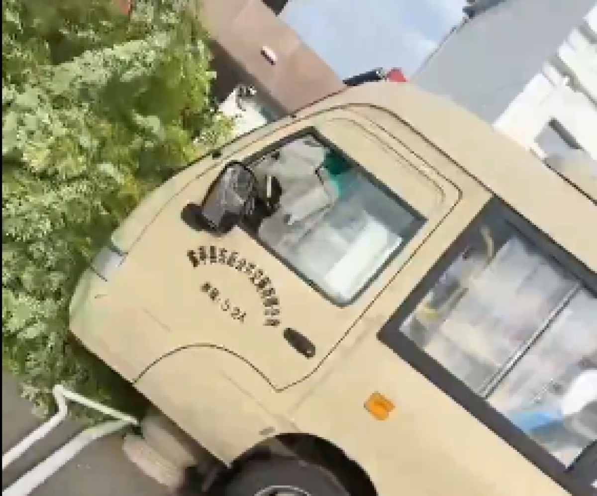 Cina, scuolabus travolge studenti e genitori a Tai’an: morte 11 persone. Cosa sappiamo | FOTO E VIDEO