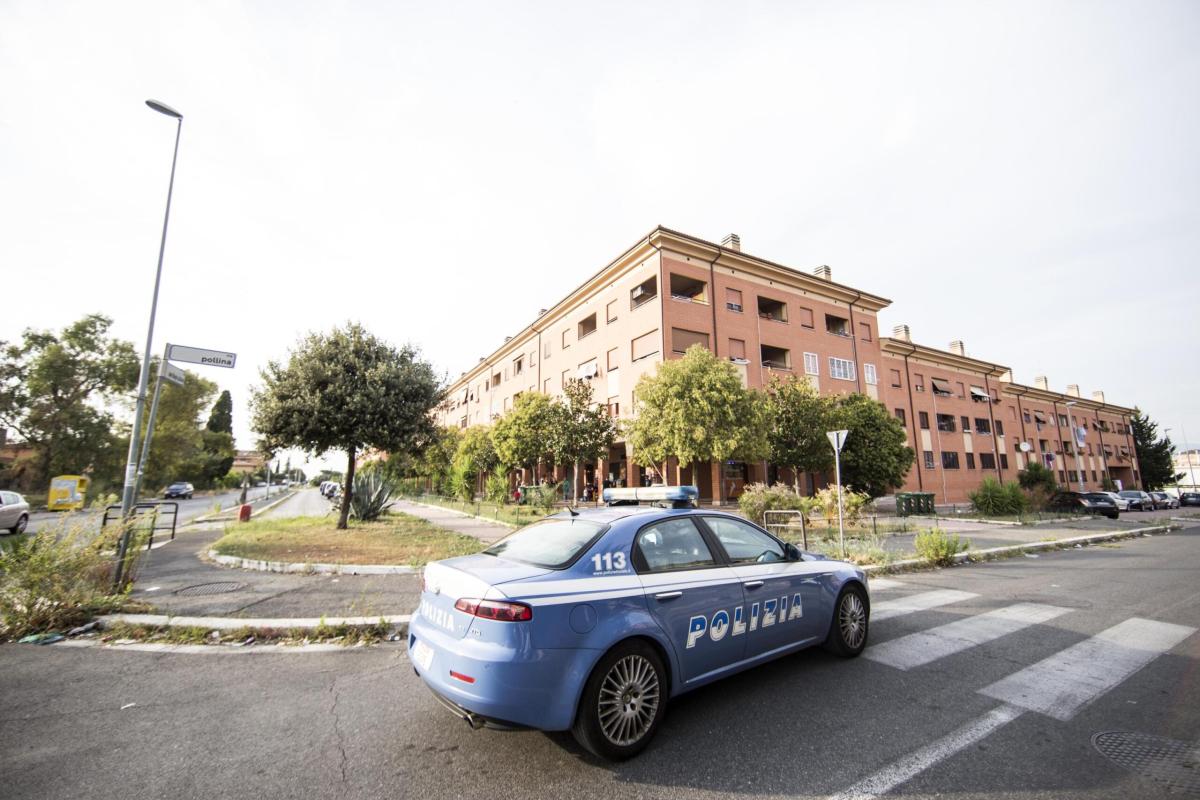 Auto finisce in un canale a Padova, poliziotto si tuffa per salvare…