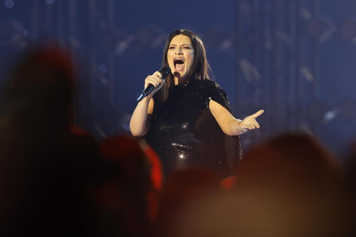 Laura Pausini aggiunge una data al tour 2024 in occasione del suo compleanno: l’annuncio sui social