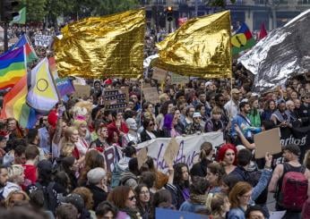 Francia, nove arrestati e tre agenti feriti dopo il corteo di oggi a Parigi contro Rn | VIDEO