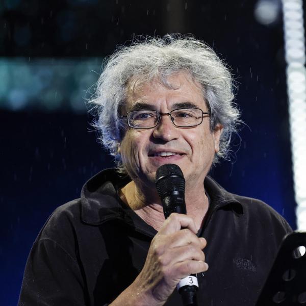 Carlo Rovelli contro Guido Crosetto: l’attacco del fisico e le scuse dell’organizzazione