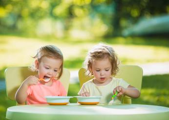 Cosa far mangiare ai bimbi con il caldo? Alimenti consigliati e da evitare