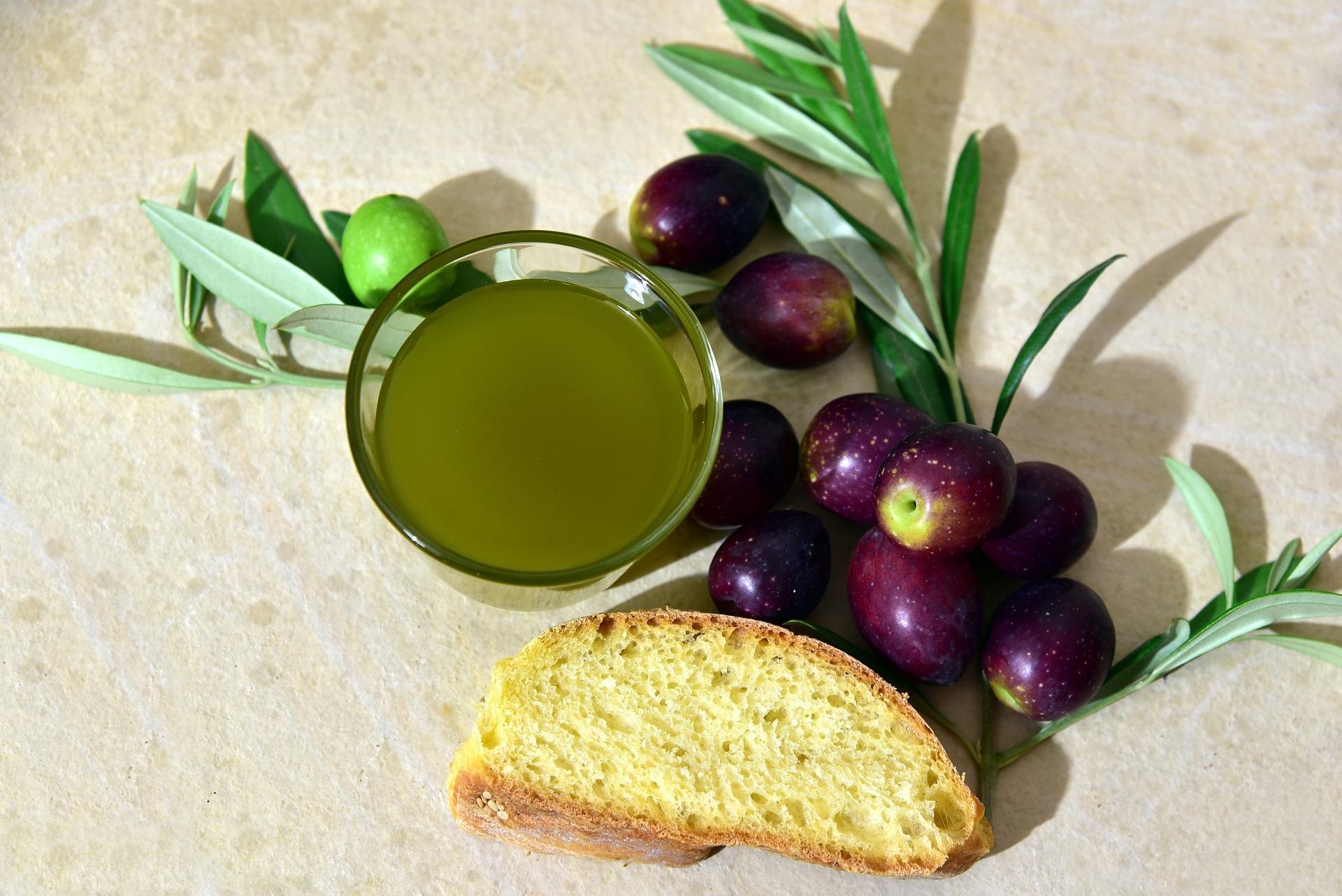 La conservazione l’olio a casa. La sua scadenza e le differenze tra extravergine, vergine e oliva semplice