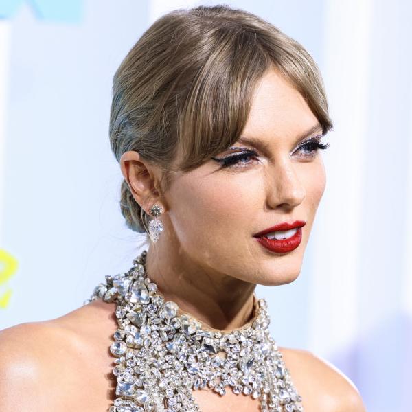 Taylor Swift annuncia il nuovo album dal palco degli MTV VMAs