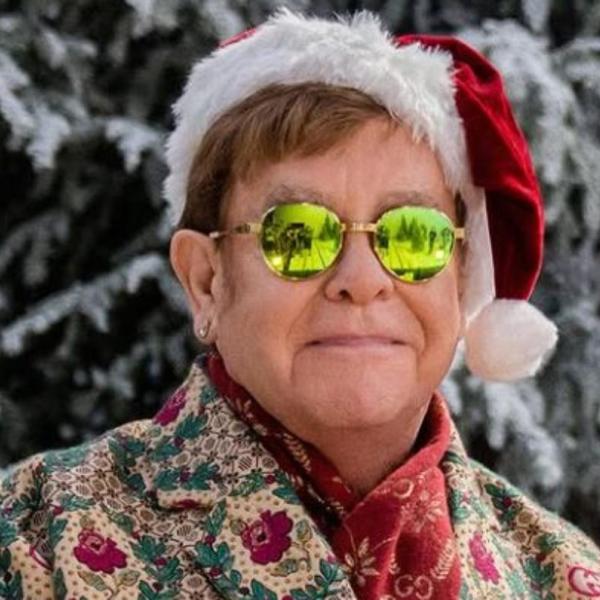 Elton John rivela quale frase vuole sia scritta sulla sua lapide