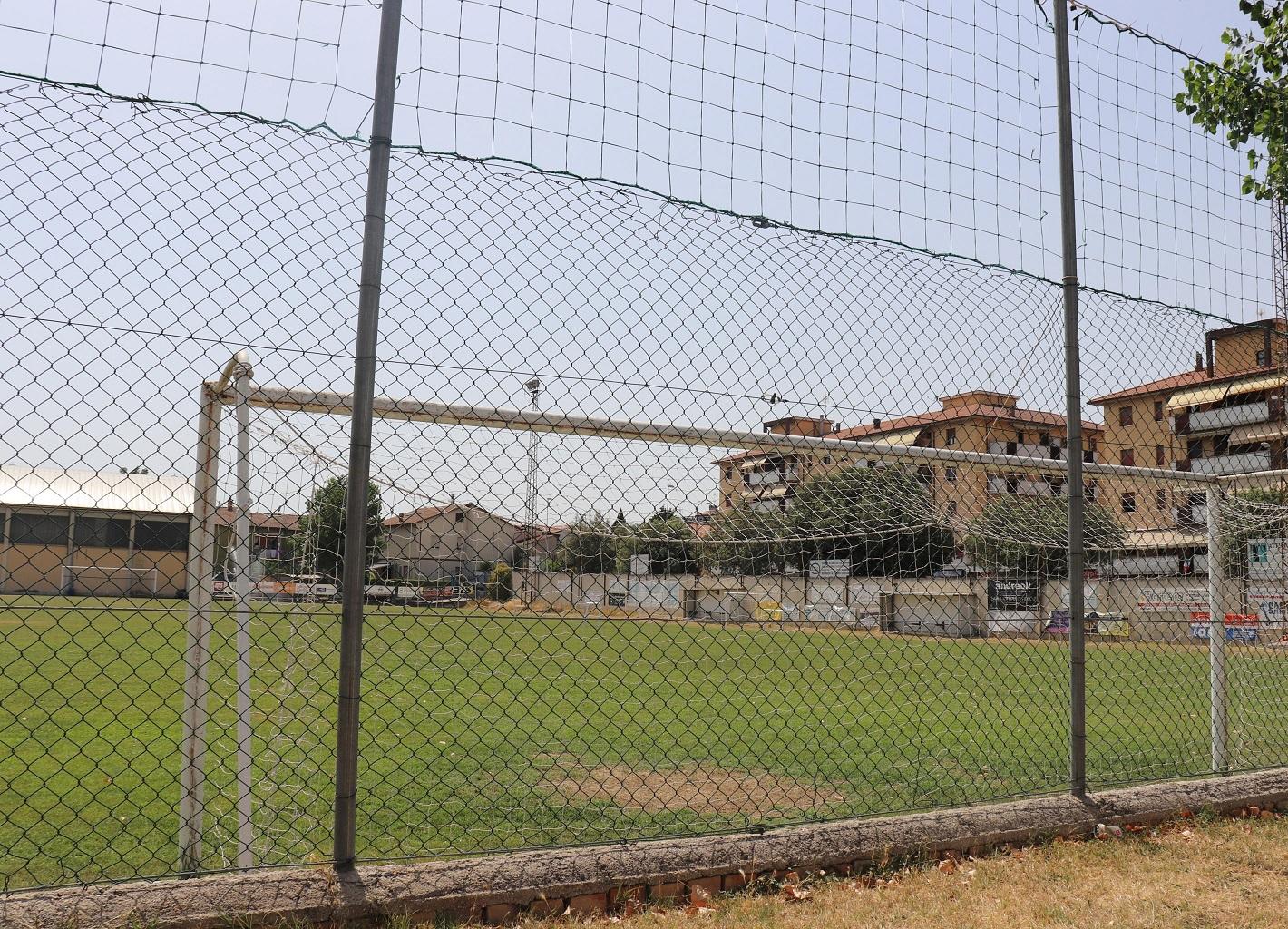 Rissa durante una partita di calcio giovanile nell’oratorio a Nese: botte e genitori in campo