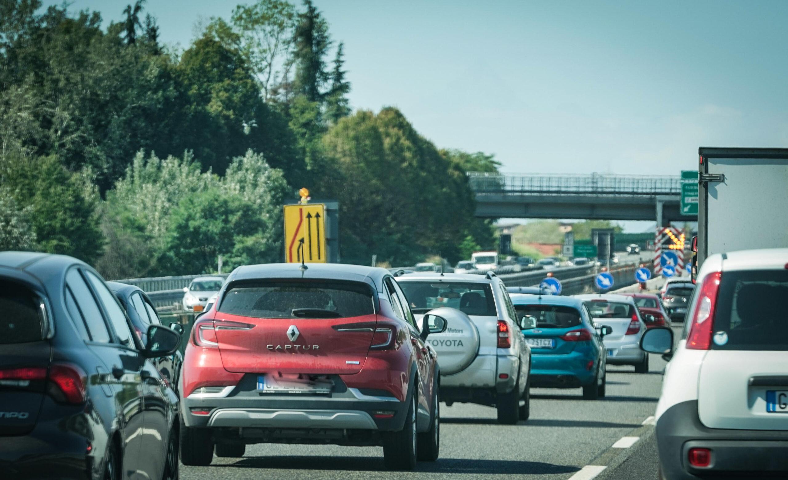 Traffico autostrade oggi e domani: previsioni da bollino nero e tratte critiche