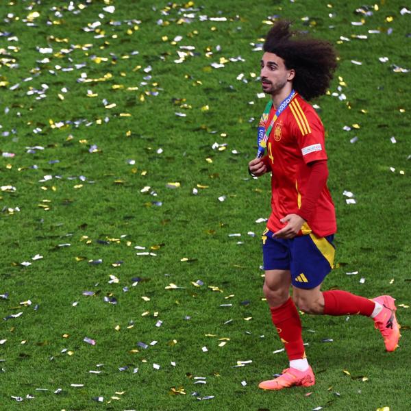 Perché Cucurella si è tinto i capelli rossi? Il motivo della scelta del giocatore della Spagna