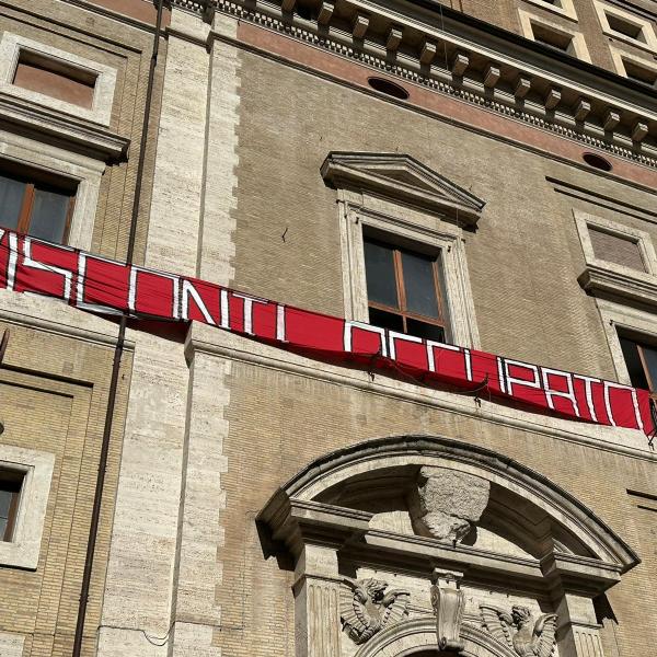 Roma, liceo Visconti occupato. Gli studenti: “Le motivazioni? Scuola fatiscente, media ponderata e contro le riforme” | VIDEO