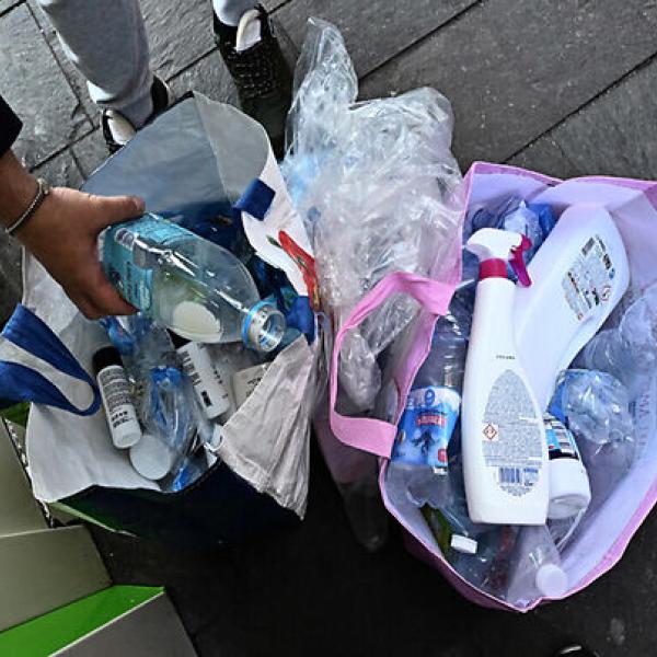 Bonus anti plastica 2024, contributi di 10mila euro per il passaggio al compostabile: come fare domanda