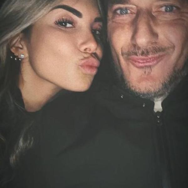 Ilary Blasi “guasta” i piani di Francesco Totti: “Nozze saltate con Noemi Bocchi”. Cosa sta succedendo?