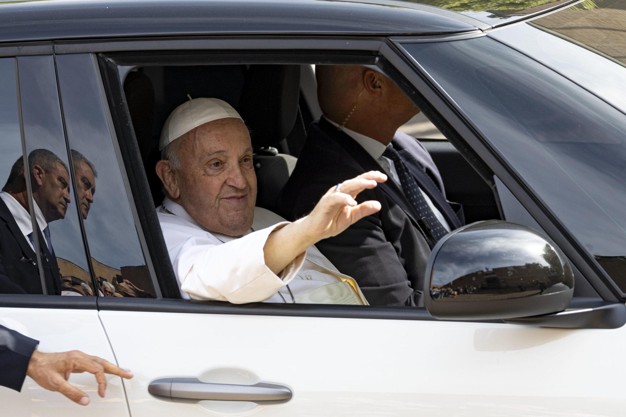 Il chiacchiericcio è roba da donne Papa Francesco ha offeso anche le donne