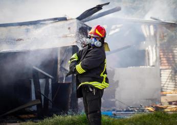 A Scandicci incendio in due baracche, tanto fumo sulla FiPiLi