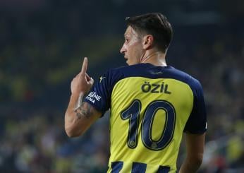 Ozil annuncia il ritiro, l’ex Arsenal e Fenerbahce si ritira dal calcio