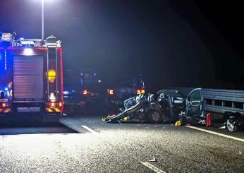 Pordenone, maxi incidente sulla Cimpello-Sequals vicino a Zoppola: scontro tra camion e ambulanza, tre morti