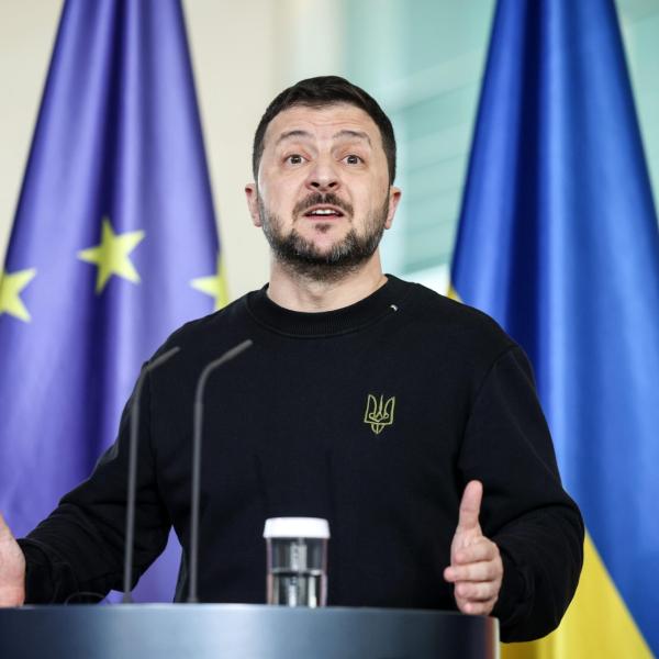 Ucraina, finito il mandato di Volodymyr Zelensky ma il presidente resterà al potere