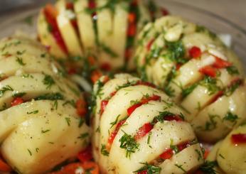 Voglia di un contorno originale? Prova la ricetta delle patate alla caprese