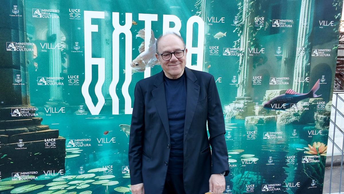 “Vita Carlo 4” si farà? Verdone annuncia: “La serie tv va avanti. In autunno giro la quarta e ultima stagione” | Video