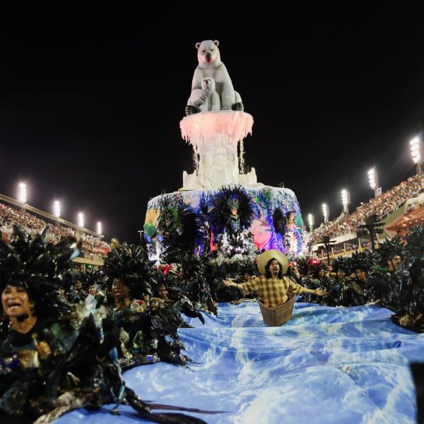 Covid, per il Carnevale di Rio de Janeiro festa dimezzata