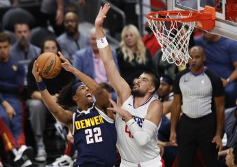 Basket, Che Flores sarà il primo arbitro trans non binario in NBA