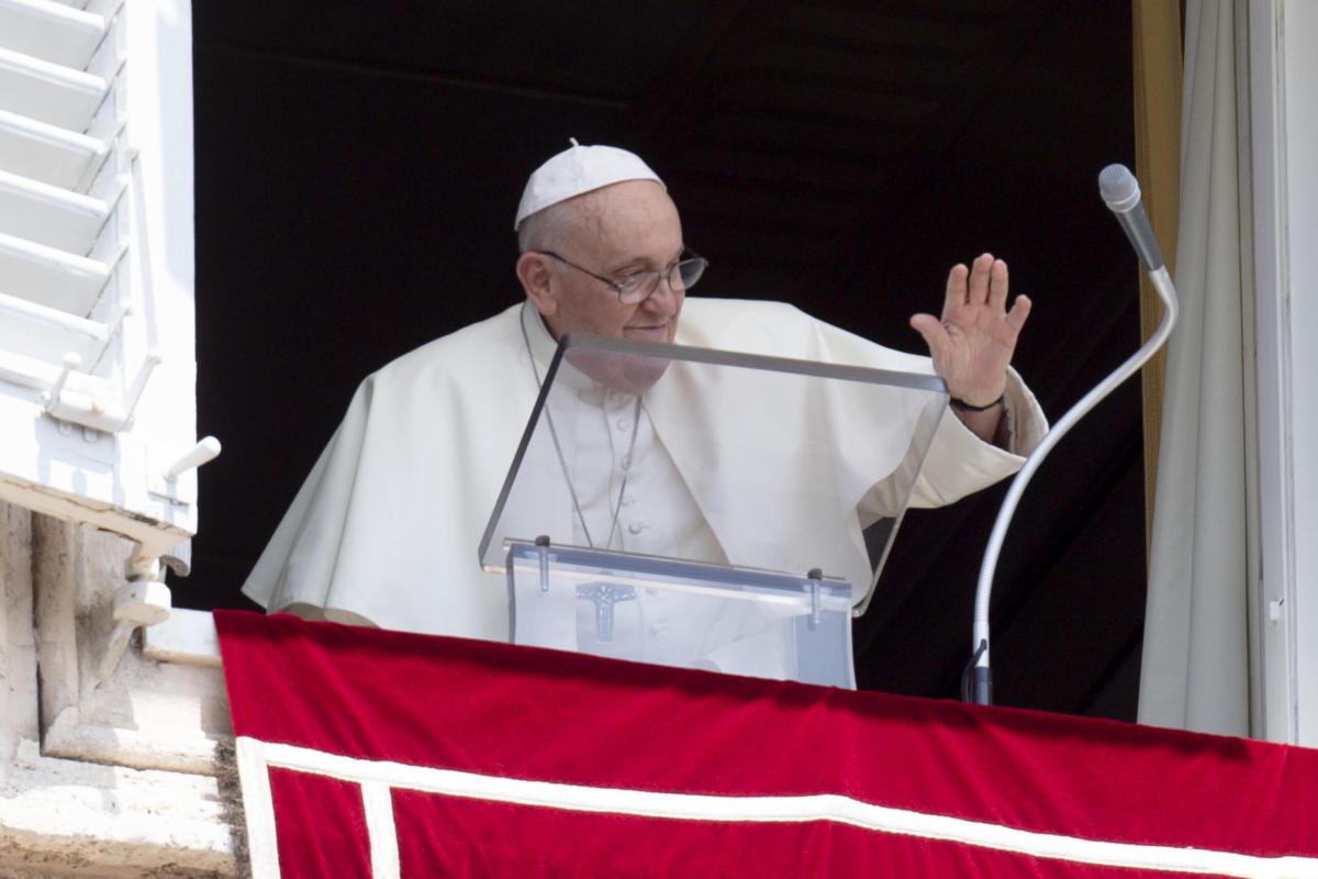 Papa Francesco incontra giovani ucraini a Lisbona durante la Gmg