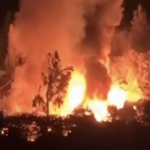 Roma, incendio al Wunderkammer di Castel Gandolfo: il ristorante è totalmente distrutto | VIDEO