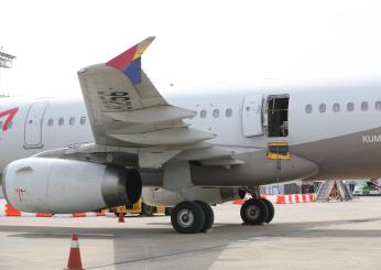 Corea del Sud, passeggero apre il portellone d’emergenza durante un volo Asiana Airlines [VIDEO]