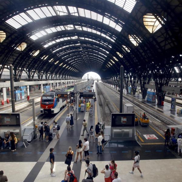 Milano, muore investito da un treno nei pressi di Legnano. Si pensa…