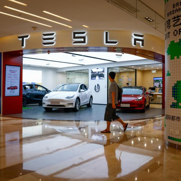 Tesla in tribunale: accuse di razzismo e molestie contro i dipendenti neri negli stabilimenti in California