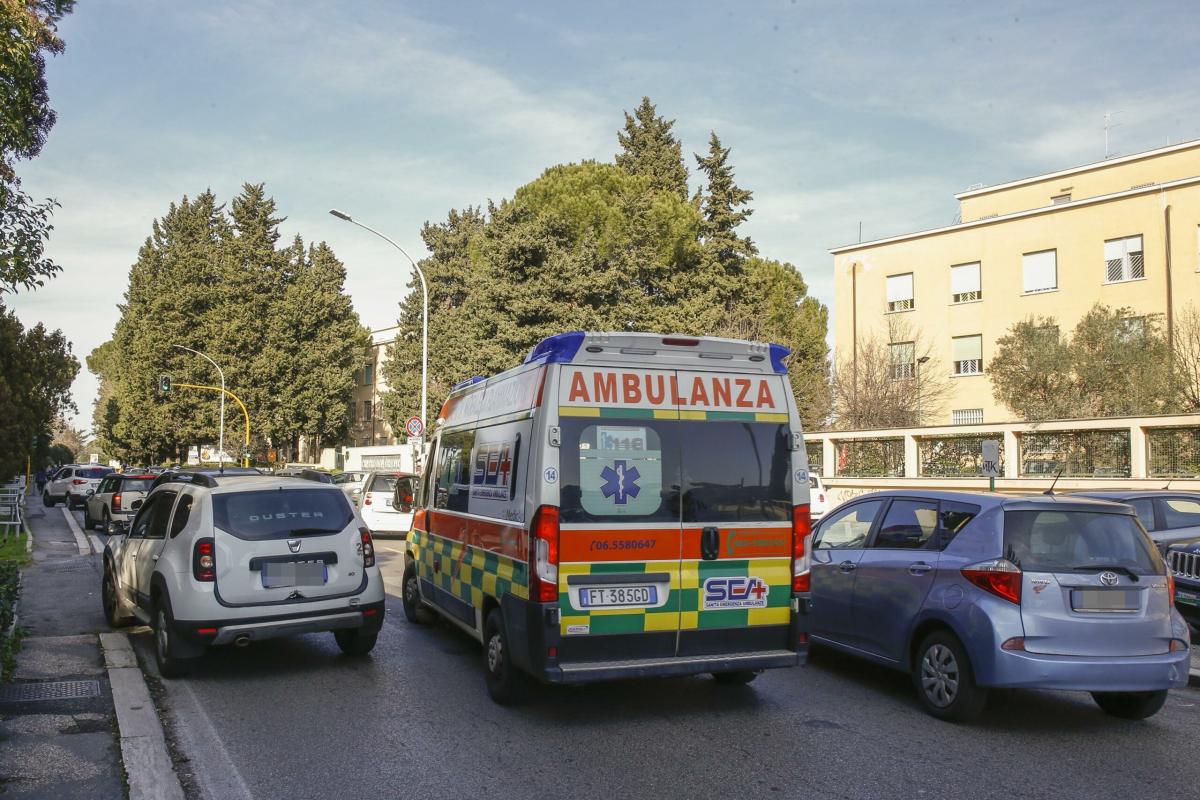 Messina, guardia giurata accoltellata in un ospedale: necessari quaranta punti di sutura