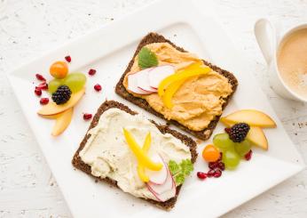 Fette biscottate a colazione, fanno ingrassare: calorie, falsi miti e consigli