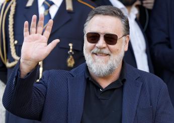 Russell Crowe al Colosseo per la mostra Gladiatori nell’Arena | VIDEO