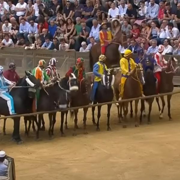 A che ora si corre il Palio di Siena del 16 agosto 2023? Orario, programma, ospiti e diretta tv – streaming