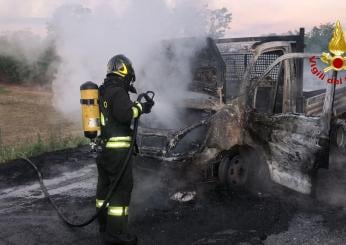 Incendio Paderno Dugnano: furgone in fiamme vicino alla pompa di be…