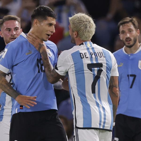 Argentina-Uruguay 0-2, gol e nervi tesi in campo: cosa è successo 