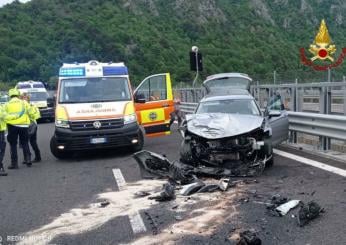 Treviso, incidente a Ormelle: scontro frontale fra due auto in via Stadio, gravi tre persone