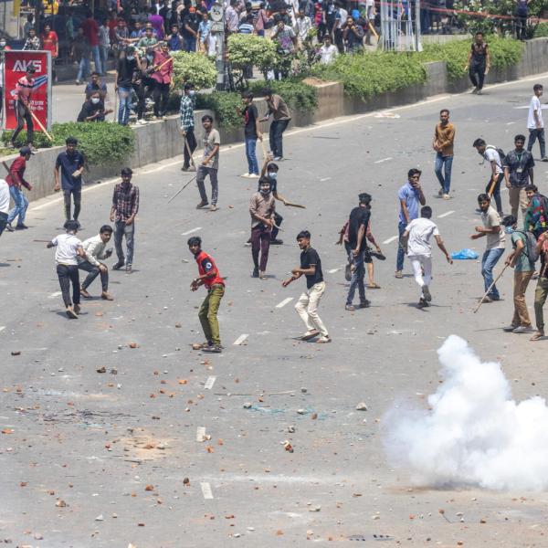 Bangladesh, continuano le proteste degli studenti contro la riforma delle quote: 50 morti e 700 feriti | FOTO E VIDEO