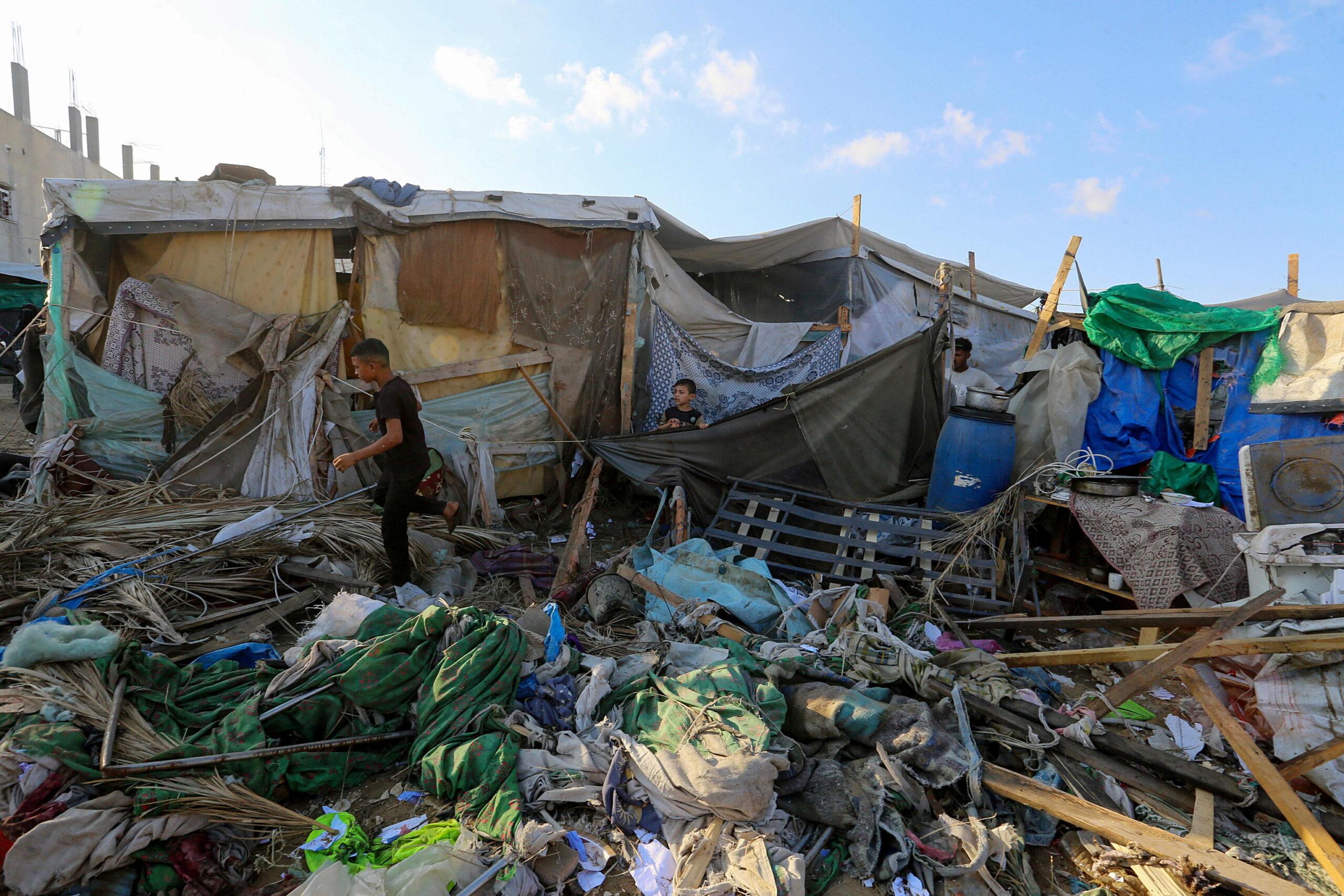 Guerra a Gaza, raid israeliano in Cisgiordania: 5 morti, accordo per il cessate il fuoco ancora lontano. Le ultime news