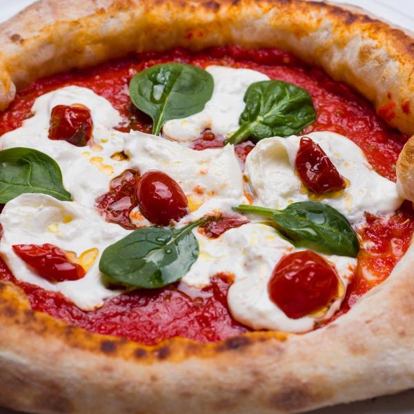 Pizza napoletana fatta in casa: la ricetta velocissima